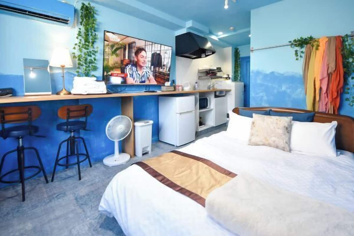 1 bedroom, individually decorated, individually furnished, desk