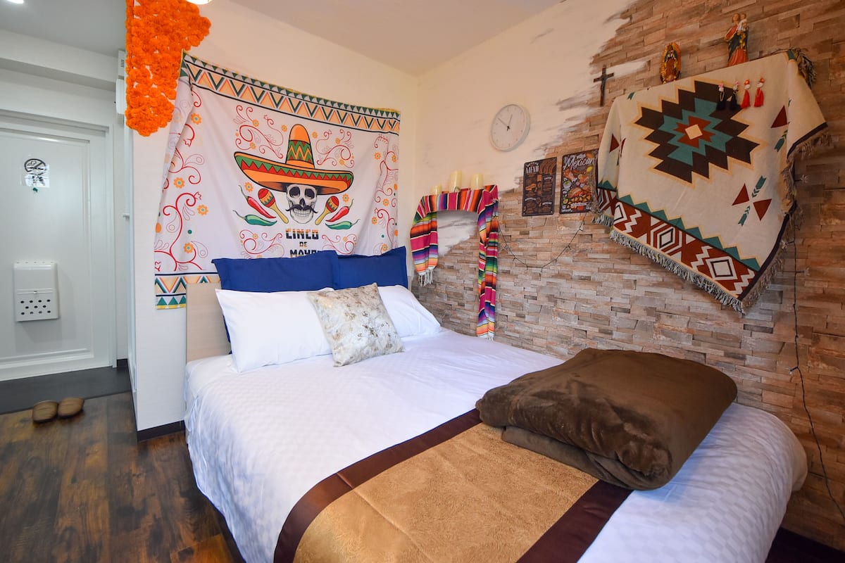 Basic Apartment, 1 Double Bed, Non Smoking, Ground Floor | 1 bedroom, individually decorated, individually furnished, desk