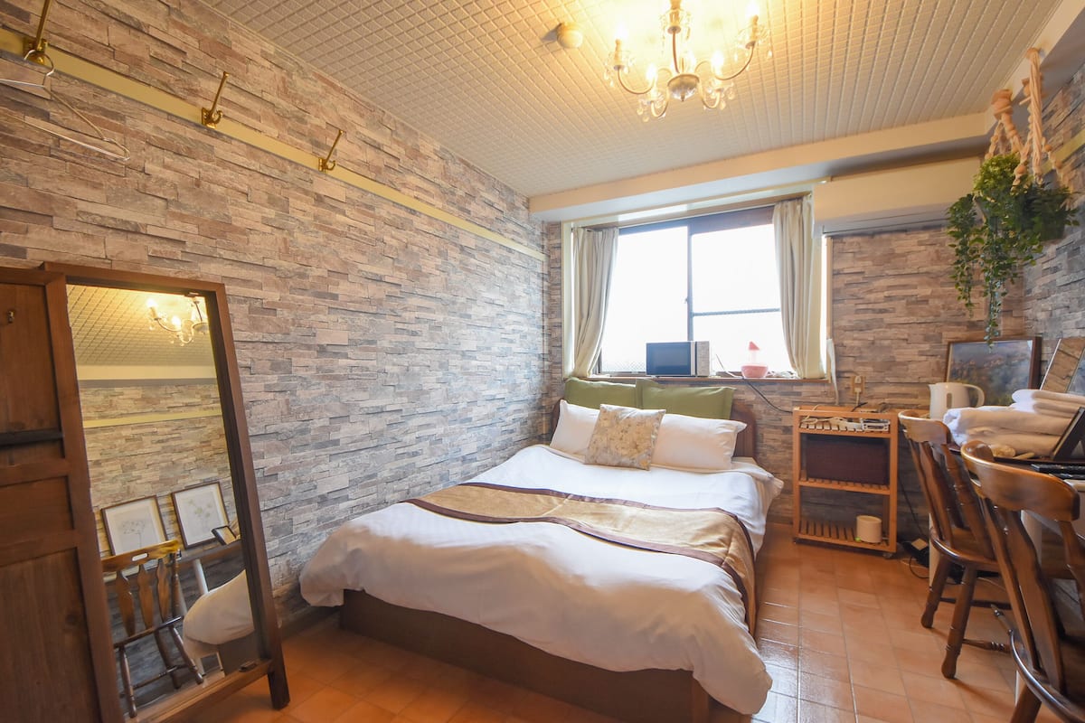Basic Apartment, 1 Double Bed, Non Smoking, Ground Floor | 1 bedroom, individually decorated, individually furnished, desk