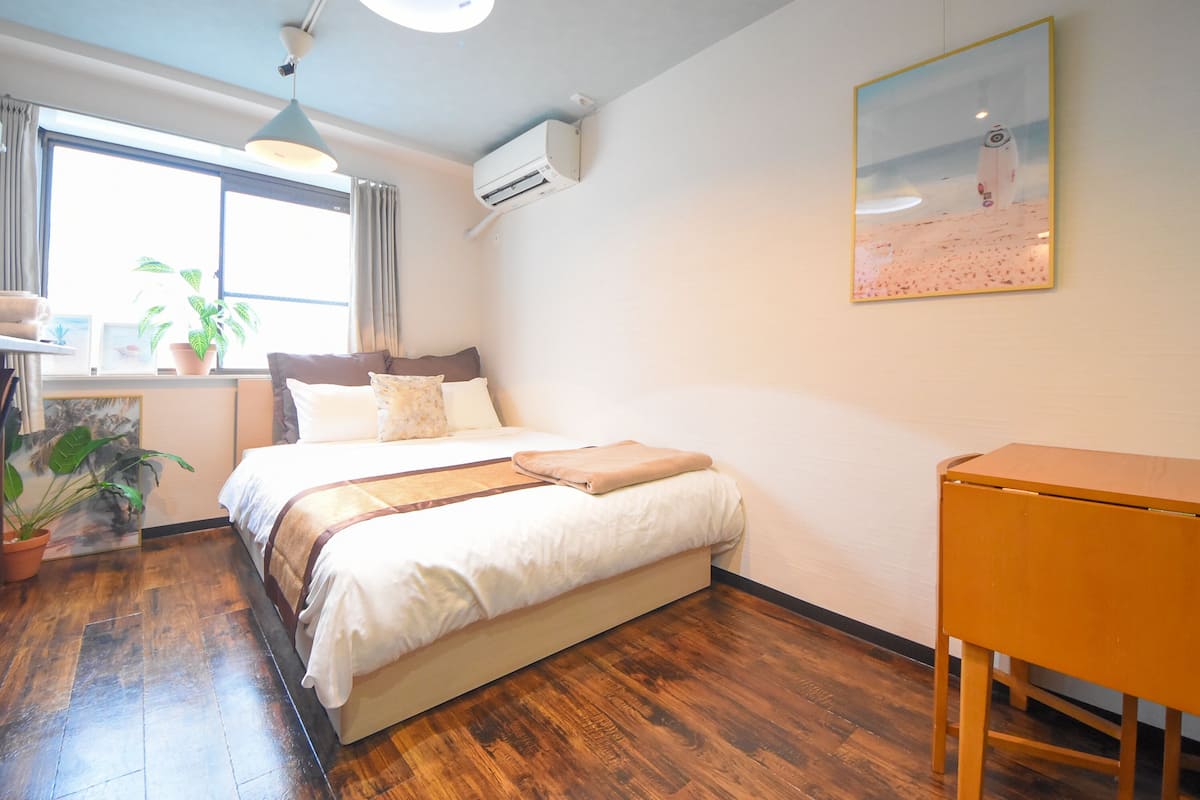 Basic Apartment, 1 Double Bed, Non Smoking, Mezzanine | 1 bedroom, individually decorated, individually furnished, desk