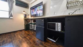 Apartemen Basic, 1 Tempat Tidur Double, Bebas Asap Rokok, lantai dasar | Dapur pribadi | Lemari es kecil, microwave, kompor, dan ketel listrik