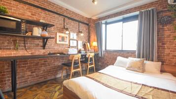 Leilighet – basic, 1 dobbeltseng, ikke-røyk, mellometasje | 1 soverom, individuelt dekorert, individuelt innredet og skrivebord