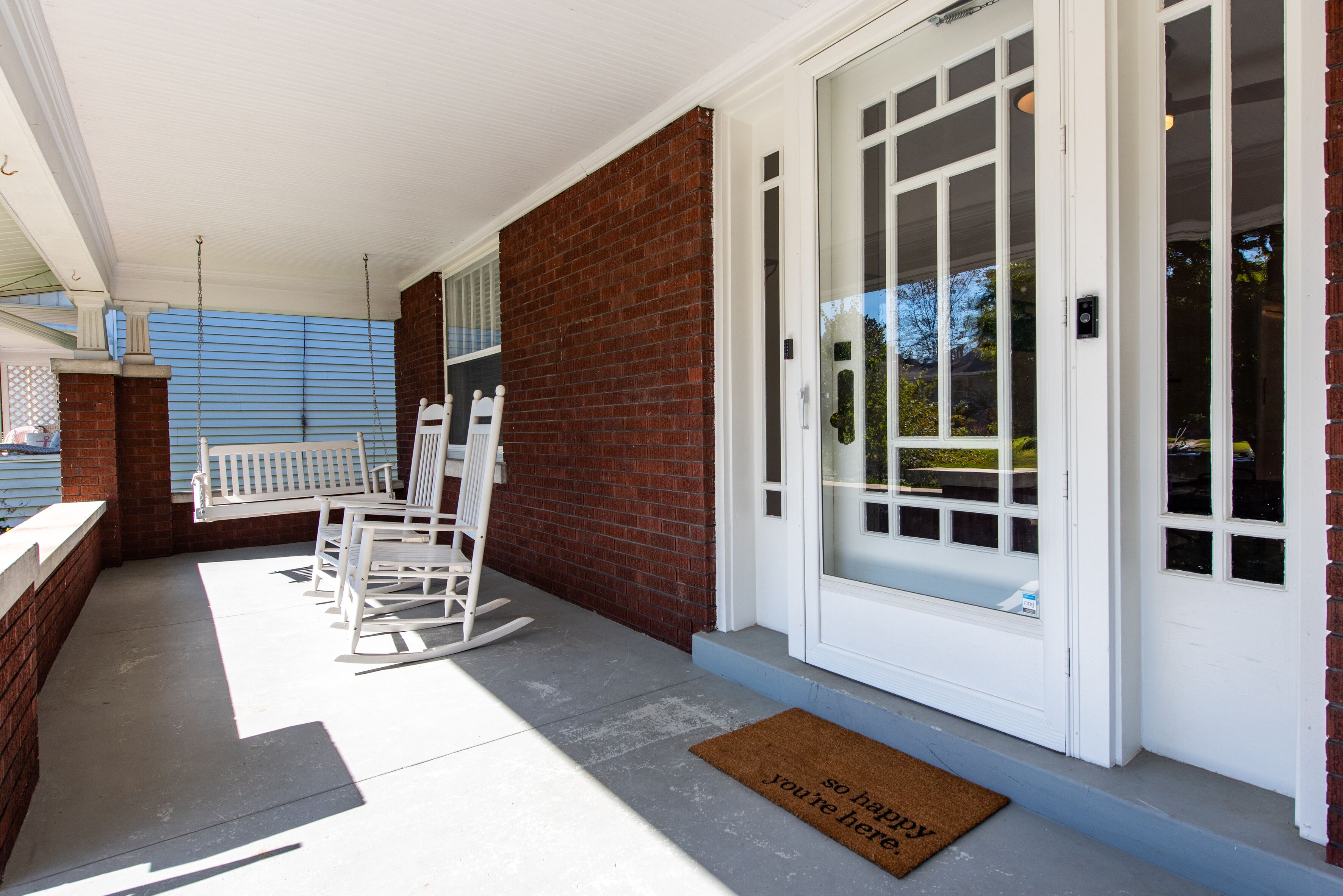Historic Highlands Bungalow w/ private backyard and firepit walk to Bardstown Rd