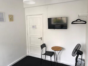 Double Room | Individually decorated, free WiFi, bed sheets - Liberdade Esquerdo (Braga)