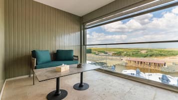Amyntas  Premium Room With Balcony And Lake View | Terrace/patio