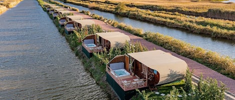 Ropa de cama de alta calidad, wifi gratis y ropa de cama