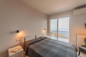 2 bedrooms, WiFi - Apartment with lovely sea view (Taormina)