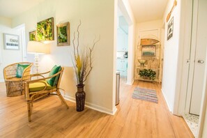 Interior - Geneva Beach House - Sleeps 20 |Blocks to Lake |Parking for 10+ Cars |Yard |Group Stays (Lake Geneva)