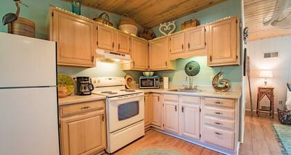 Geneva Beach House - Sleeps 20 |Blocks to Lake |Parking for 10+ Cars |Yard |Group Stays