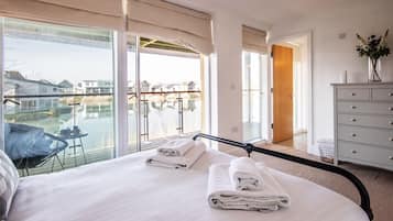 4 Schlafzimmer, Bügeleisen/Bügelbrett, kostenloses WLAN, Bettwäsche