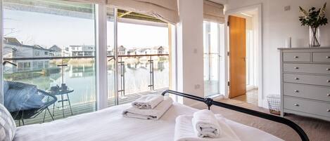 4 chambres, fer et planche à repasser, Wi-Fi gratuit, draps fournis