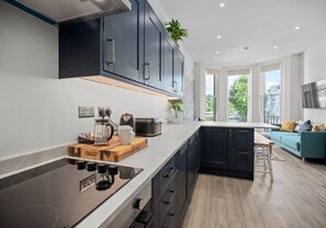 Fridge, dishwasher, toaster, cookware/dishes/utensils - Narrow House with Free Parking | By My Getaways (Brighton)