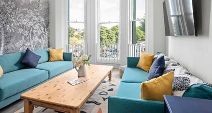 Narrow House with Free Parking | By My Getaways