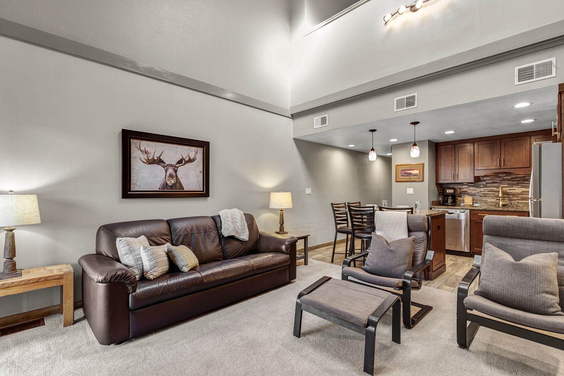 Mountain View Getaway - Top floor condo with shared pool/hot tubs, on bike path!