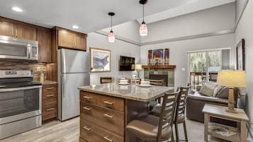 Microondas, horno, parrilla de estufa y lavavajillas