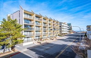 Exterior - Ocean Block 2 BR 2 BA Unit - Short Walk to the Beach! (Ocean City)