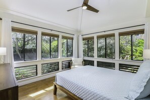 3 soverom, skrivebord, wi-fi (inkludert) og sengetøy