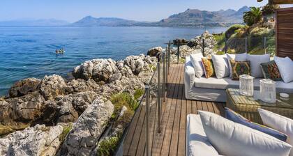 Rais house with private access to the sea