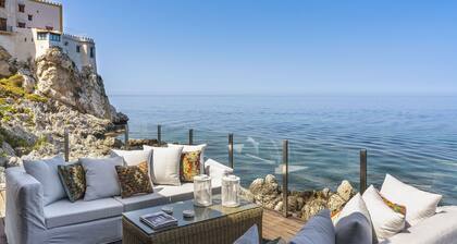 Rais house with private access to the sea