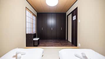 2 bedrooms, desk, laptop workspace, blackout curtains