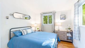 2 bedrooms, iron/ironing board, WiFi, bed sheets