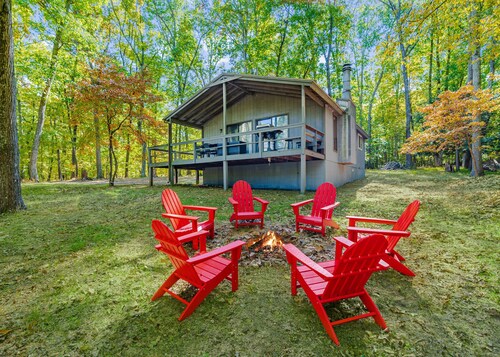 Spacious w/Hot Tub, Fire Pit, Deck, Grill and WiFi