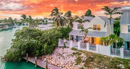 Waterfront Villa in Paradise. Dipping pool. Middle Keys. Soak in the sun