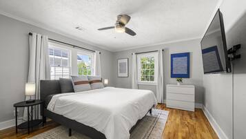 4 bedrooms, iron/ironing board, free WiFi, bed sheets