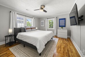 4 bedrooms, iron/ironing board, free WiFi, bed sheets