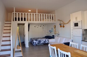 Interior - Loft in La Caleta de Interián (La Caleta de Interián)