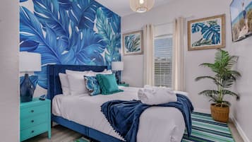 3 quartos, escrivaninha, ferros/tábuas de passar roupa, berço de viagem