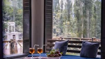 Deluxe Room | Free WiFi, bed sheets