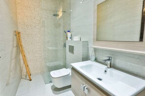 Free toiletries, hair dryer