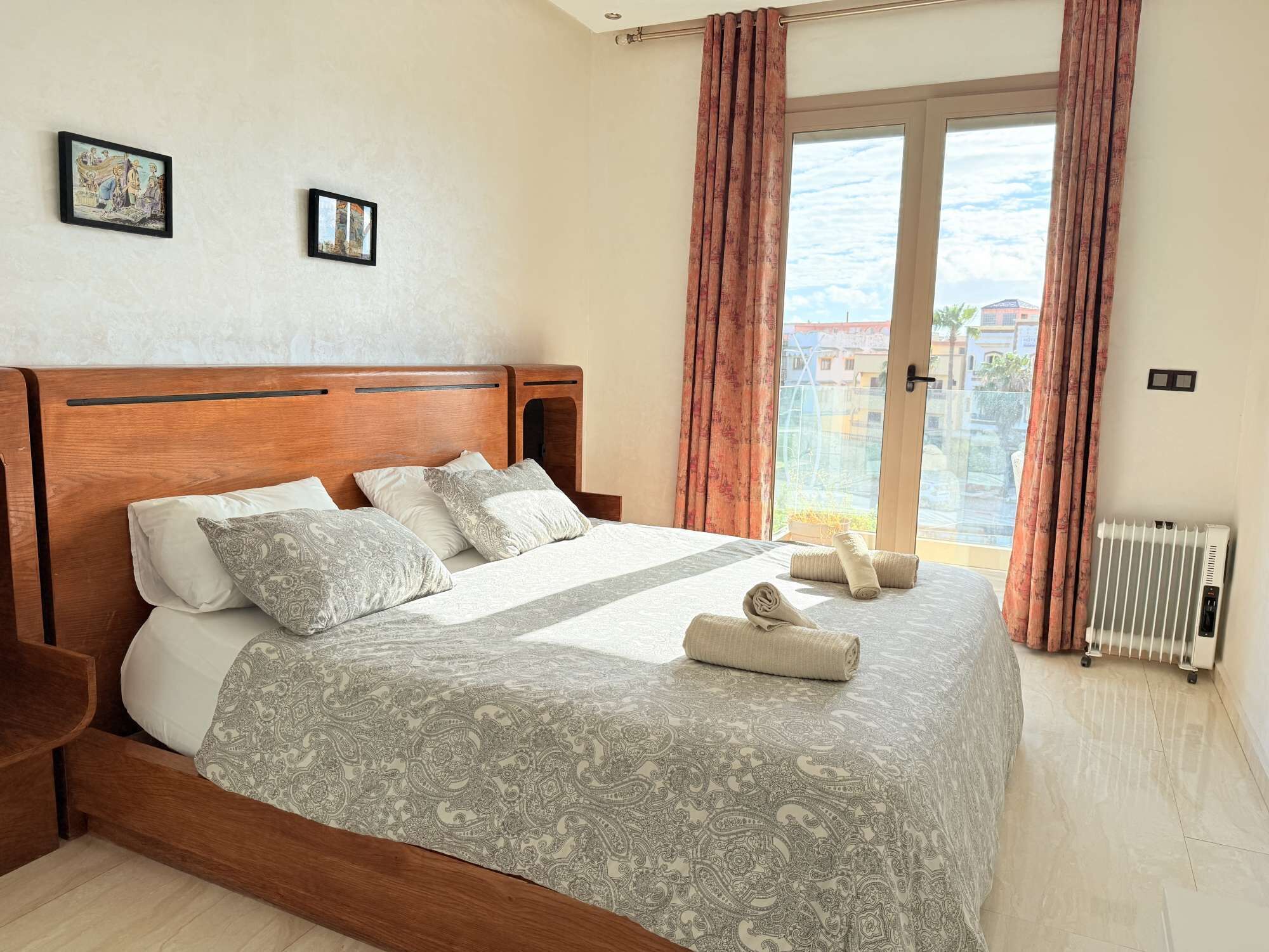 2 chambres, fer et planche à repasser, Wi-Fi, draps fournis