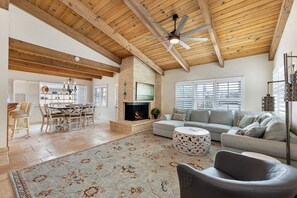 TV, fireplace - 4008O - Searenity at the Beach (Oxnard)