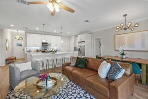 TV, caminetto, Netflix, Hulu