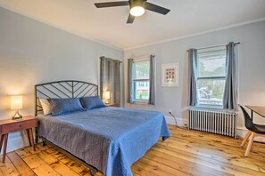 2 bedrooms, desk, iron/ironing board, internet