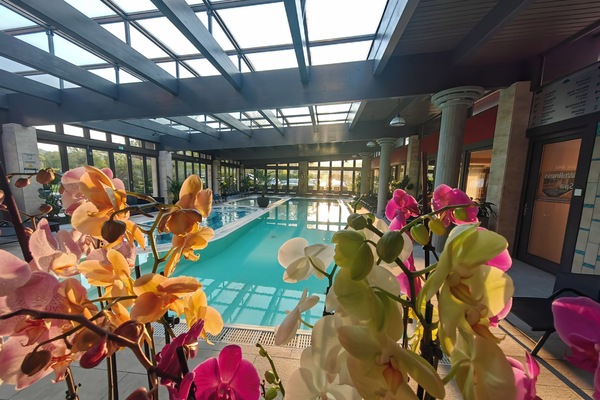 2 indoor pools, seasonal outdoor pool, pool umbrellas, sun loungers
