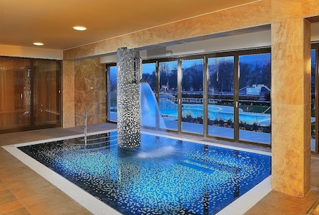 Bañera de hidromasaje interior