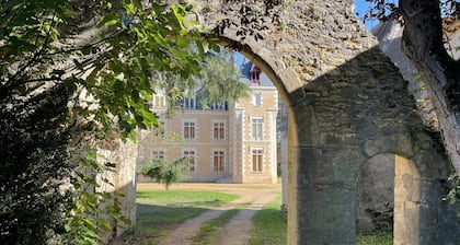 Au cĆur de l'Anjou viticole, gĂźte rĂ©novĂ© dans une propriĂ©tĂ© de 10 hectares