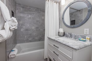 Combined shower/bathtub, towels - Gulf House 402- OMG This View! Adorable, Cozy, Beach Front Condo! Updated! (Gulf Shores)