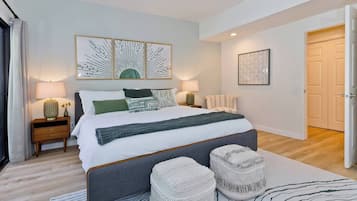 3 bedrooms, desk, iron/ironing board, travel crib