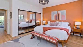 3 Schlafzimmer, Schreibtisch, Bügeleisen/Bügelbrett, Reisekinderbett
