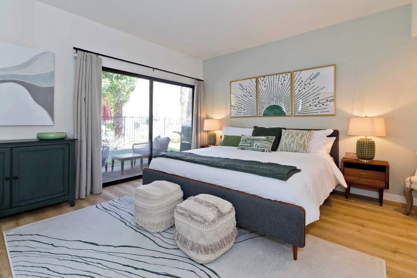 3 Schlafzimmer, Schreibtisch, Bügeleisen/Bügelbrett, Reisekinderbett