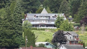 Exterior - The Mansion Inn (Lake Stevens)