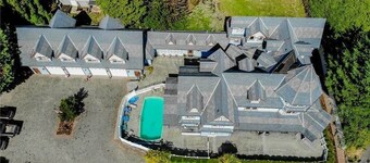 The Mansion Inn
