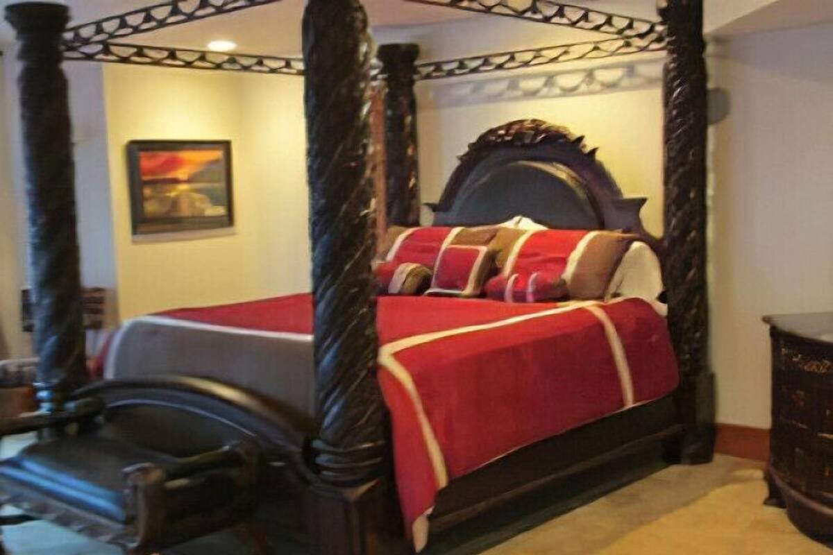 Presidential Double Room, 1 King Bed, Jetted Tub, Lake View | WiFi (free), bed sheets