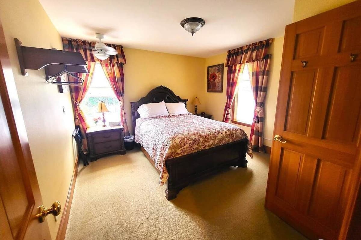 Habitación doble Deluxe, 1 cama Queen size, chimenea, vista al patio | Wifi gratis y ropa de cama