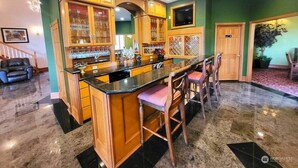 Bar (on property) - The Mansion Inn (Lake Stevens)