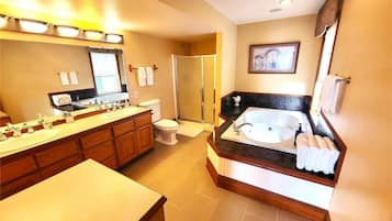 Presidential Double Room, 1 King Bed, Jetted Tub, Lake View | Bathroom